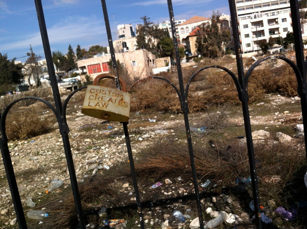 An amazingly worded lock in Sheikh Jarrah, reminding of the obligation to speak out in every day culture as much as in high politics